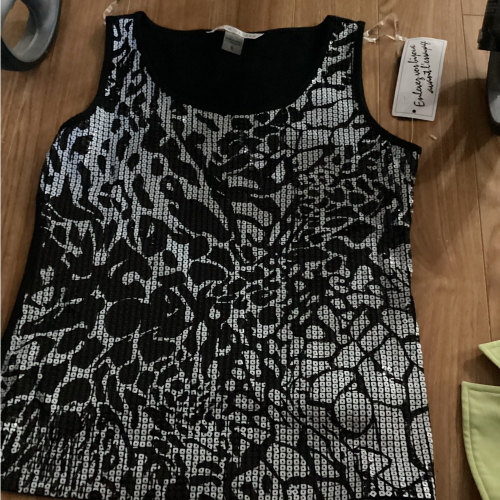 Stunning sequinned top, great for layering stretchy size small